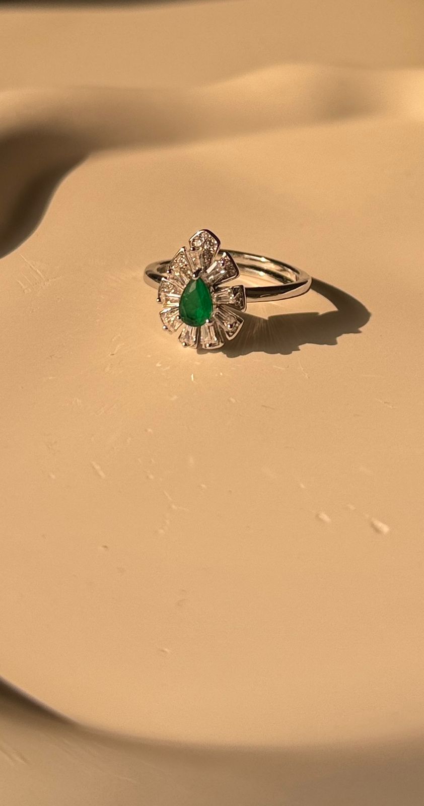 Luxury ring eye drop green